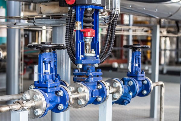 Endüstriyel üretim ve mühendislik alanında standartlar, ürünlerin kalite, güvenlik ve uyumluluk açısından belirli kriterlere uygun olmasını sağlar. Bu standartlar, farklı bölgelerde ve ülkelerde farklılık gösterebilir. 